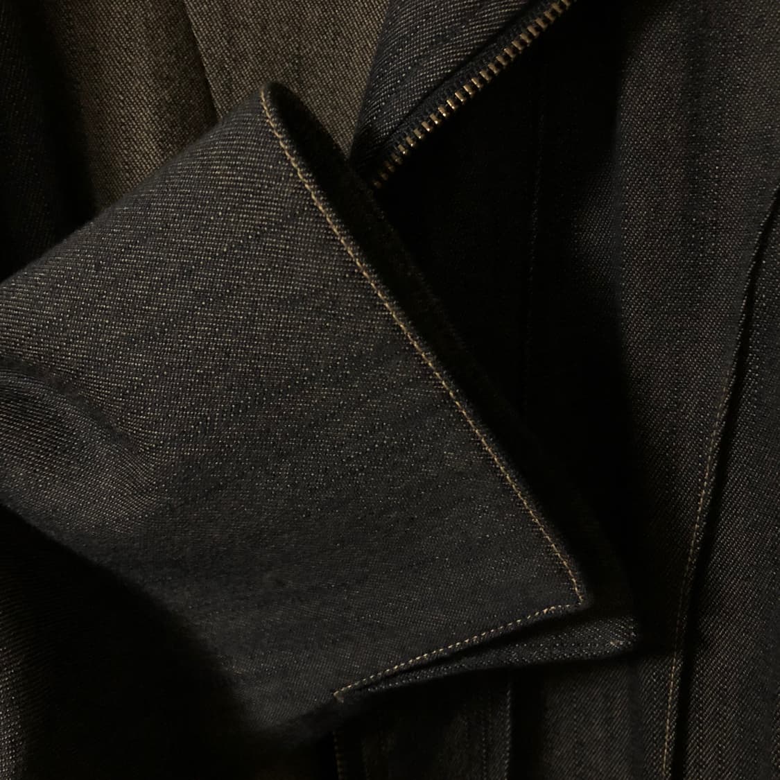 [LA'FERE] Grid Seam Black Denim Jacket 상품이미지4