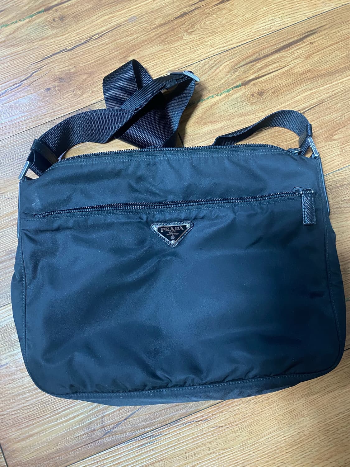 프라다 나일론 크로스백 상품이미지1