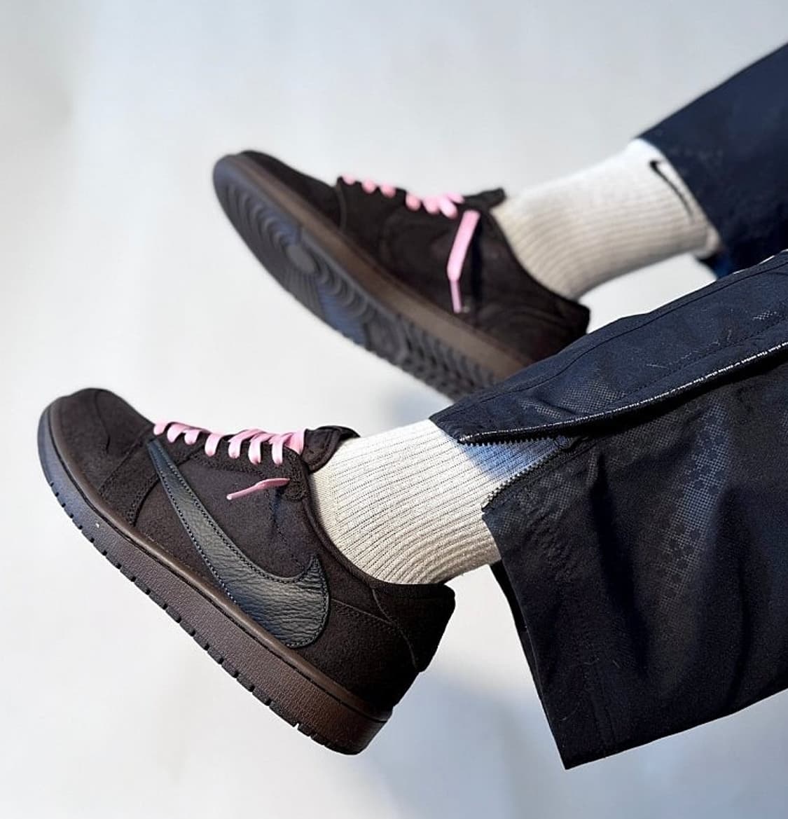 [265]트래비스 스캇 x 조던1 로우 벨벳 브라운 상품이미지3