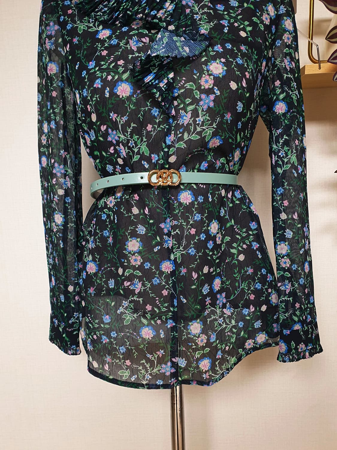 ENC 플리츠 블라우스 플라워 55 네이비 상품이미지7