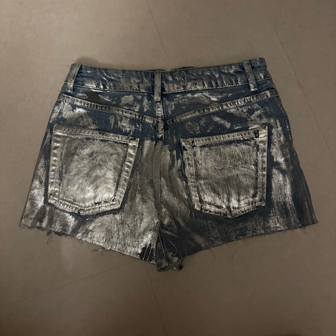 탑샵topshop 빈티지 실버 페인팅 데님 숏팬츠 상품이미지2