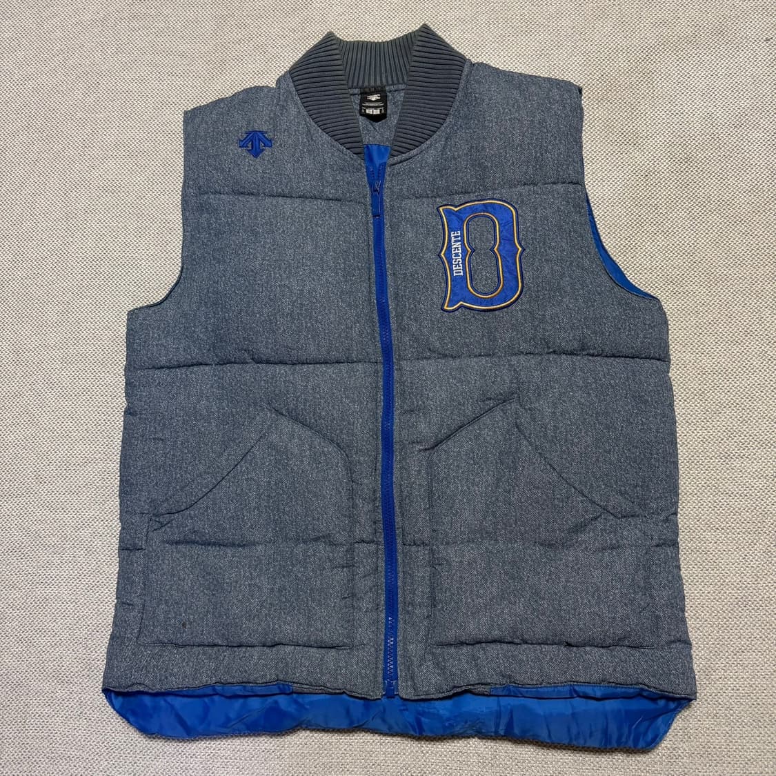 데상트 사이드로고 패딩조끼 상품이미지1