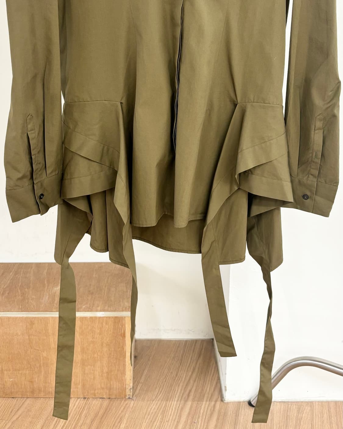 질샌더 카키 셔링 랩 셔츠 상품이미지5