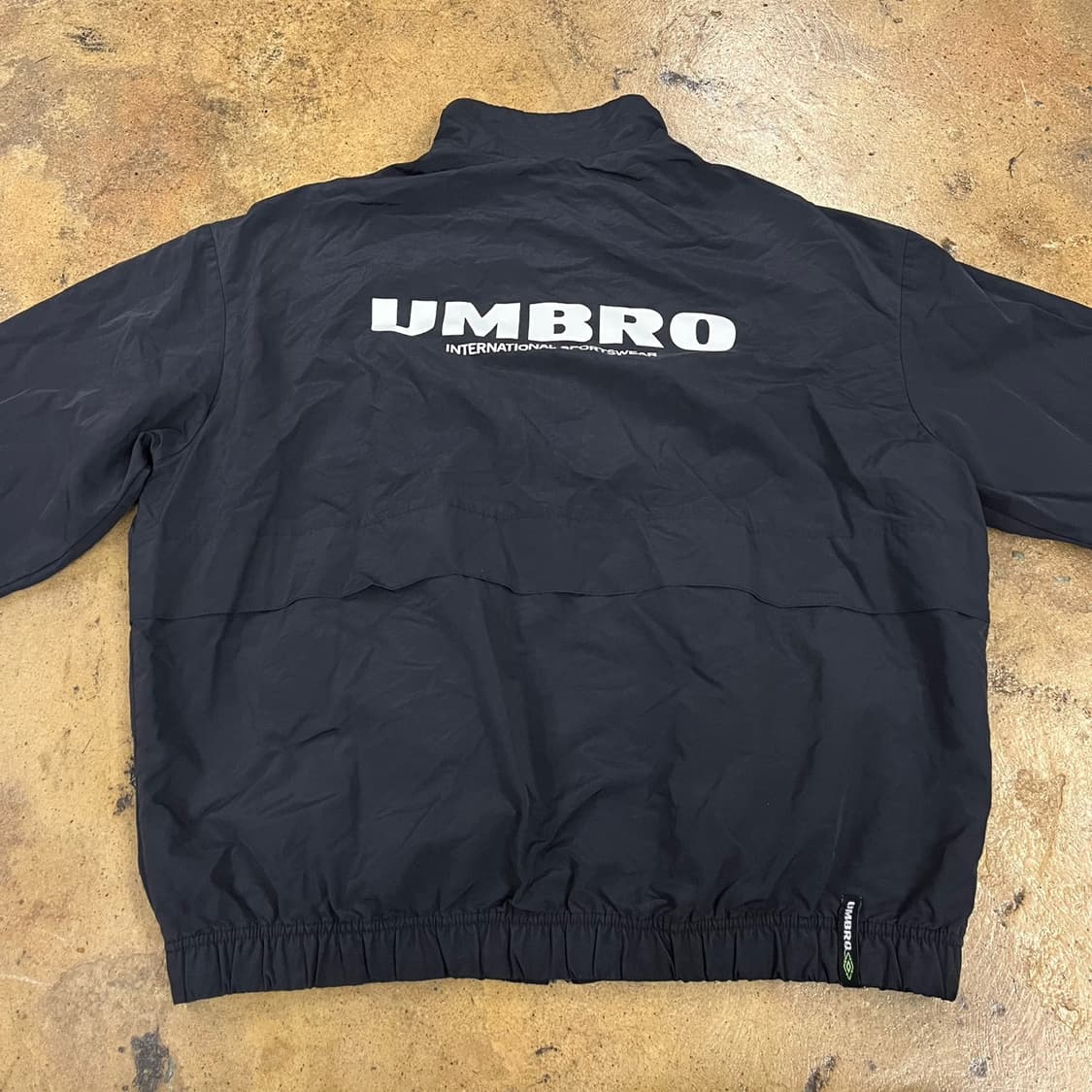 [정품/L] 엄브로 블랙 바람막이 점퍼 b14 상품이미지4