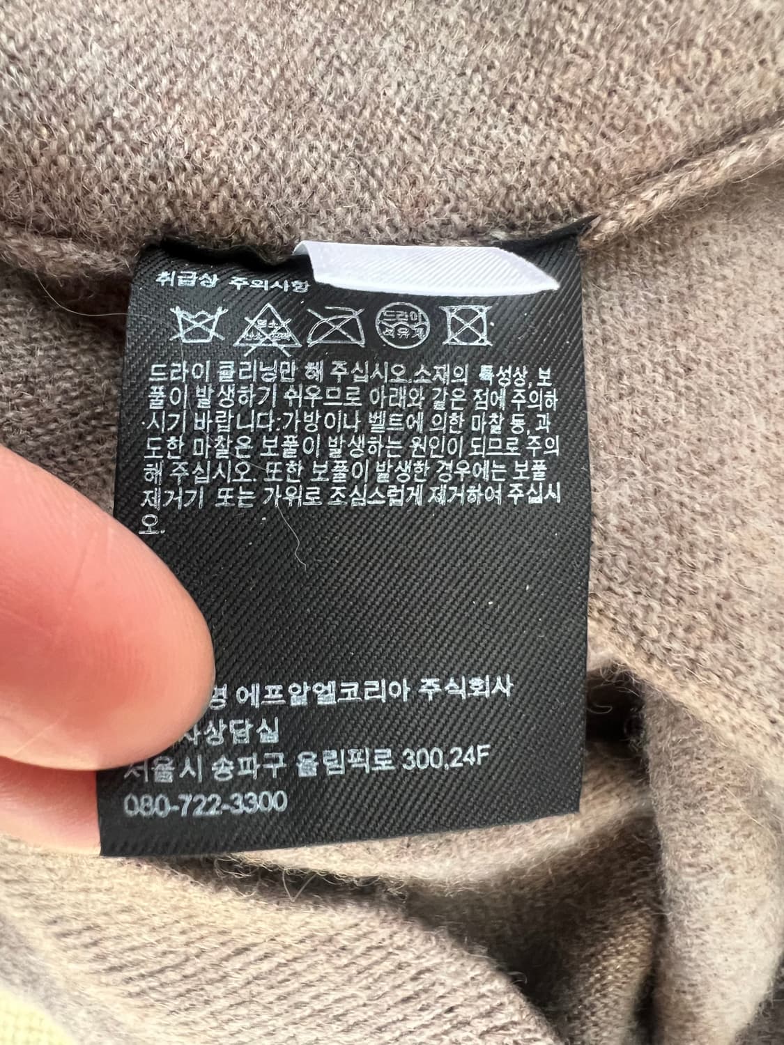 유니클로 남성 코코아브라운 캐시미어100니트 브이넥니트 상품이미지8