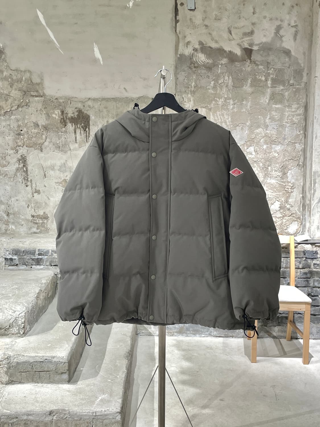 단톤 라이트 카키 덕 다운 패디드 자켓 상품이미지1