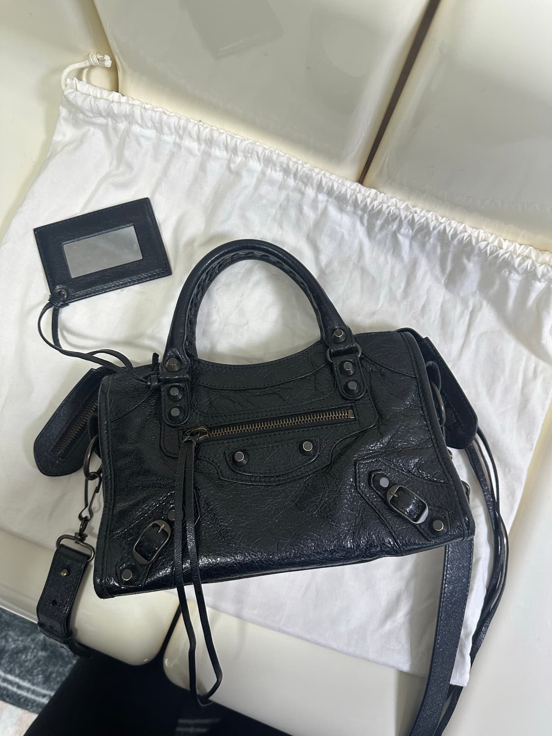 [A+ 정품] 발렌시아가 시티 모터백 미니 블랙 상품이미지1