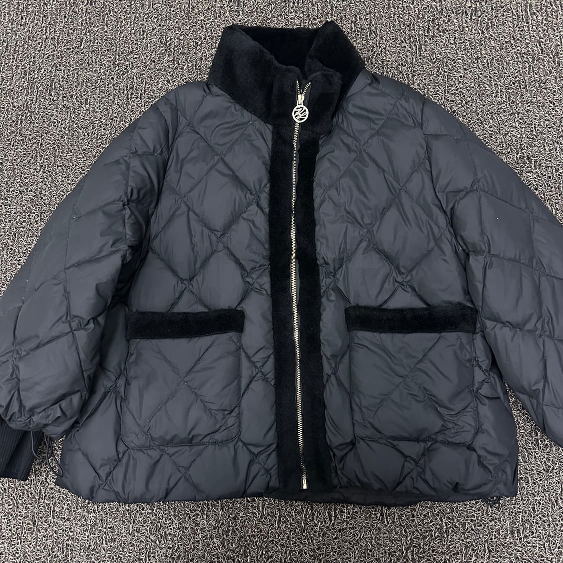 칼라거펠트 여성 구스다운 양모 패딩 블랙 66사이즈 상품이미지2