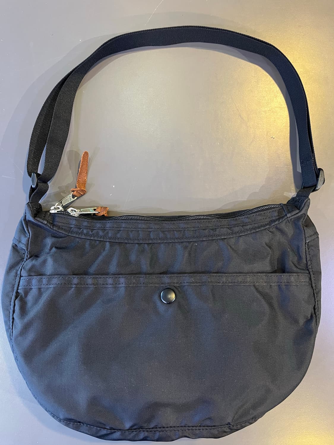 그레고리 구형 로고 사첼백 상품이미지2