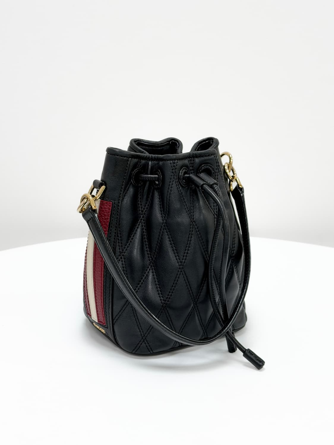 발리 퀼팅 레더 드로우스트링 버킷백 상품이미지3