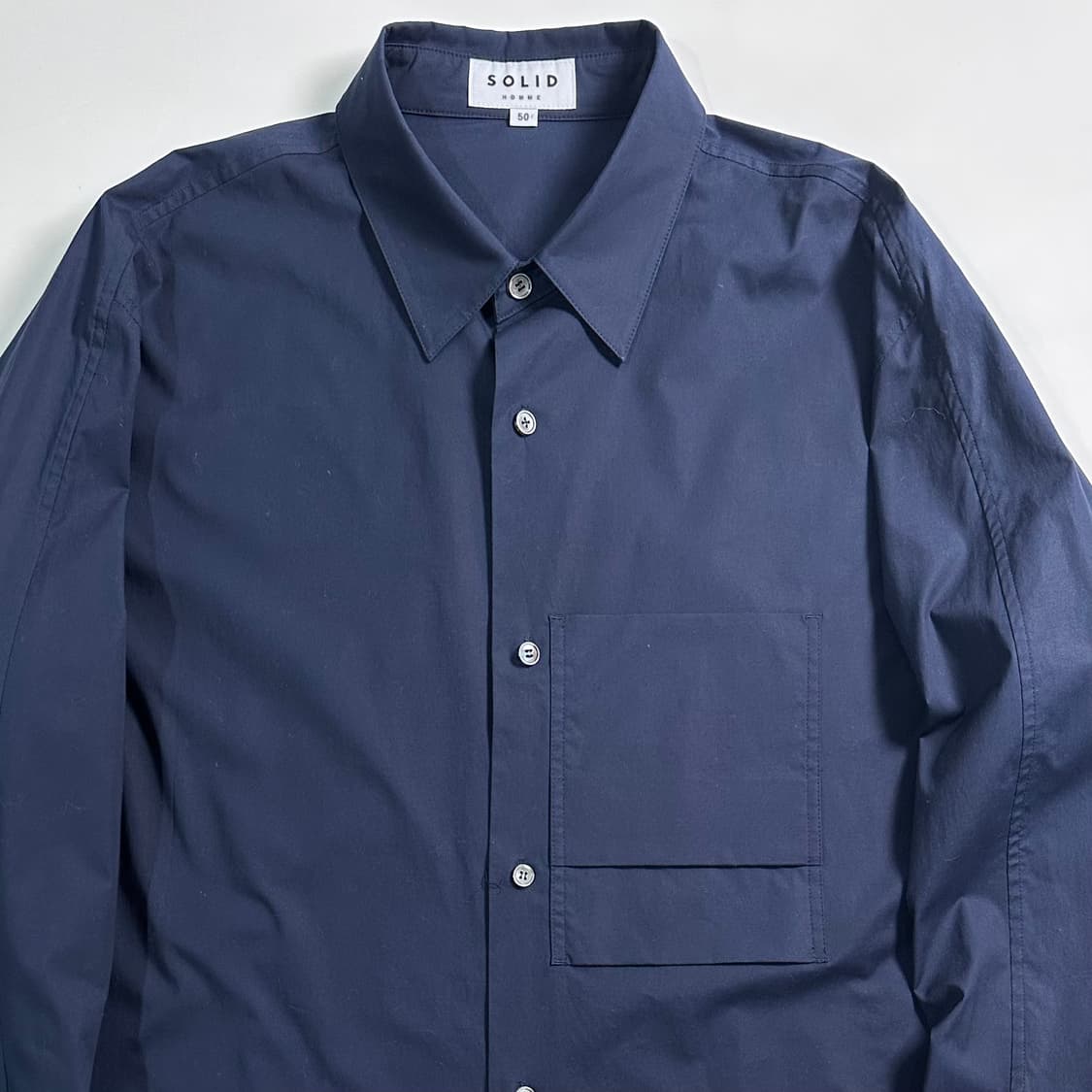 솔리드옴므 커프스 디테일 네이비 셔츠 상품이미지2