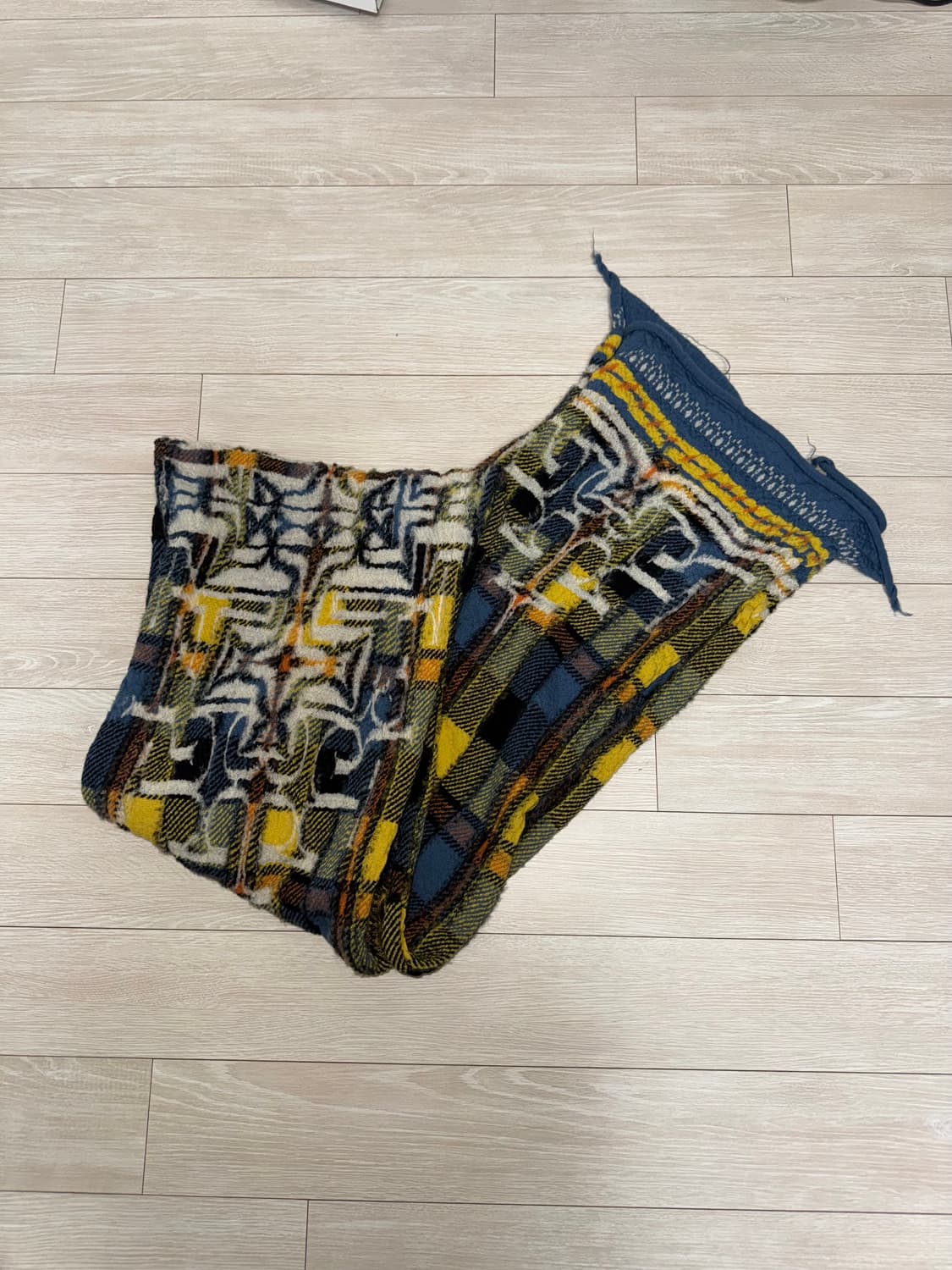 캐피탈 풀 렝스 울 타르탄 아이누 해피 머플러 블루 상품이미지3