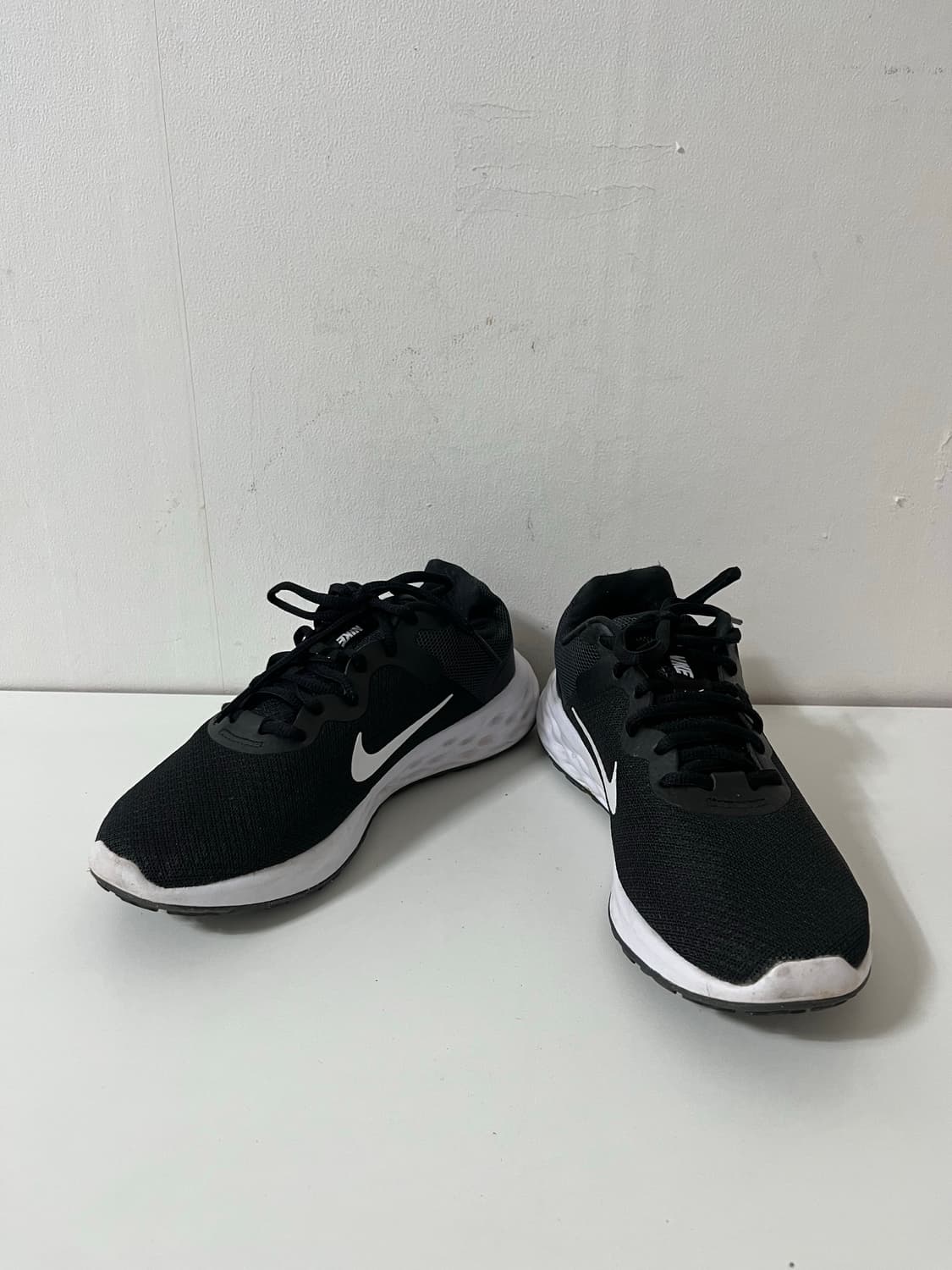 240 나이키 레볼루션6 운동화 정품 상품이미지1