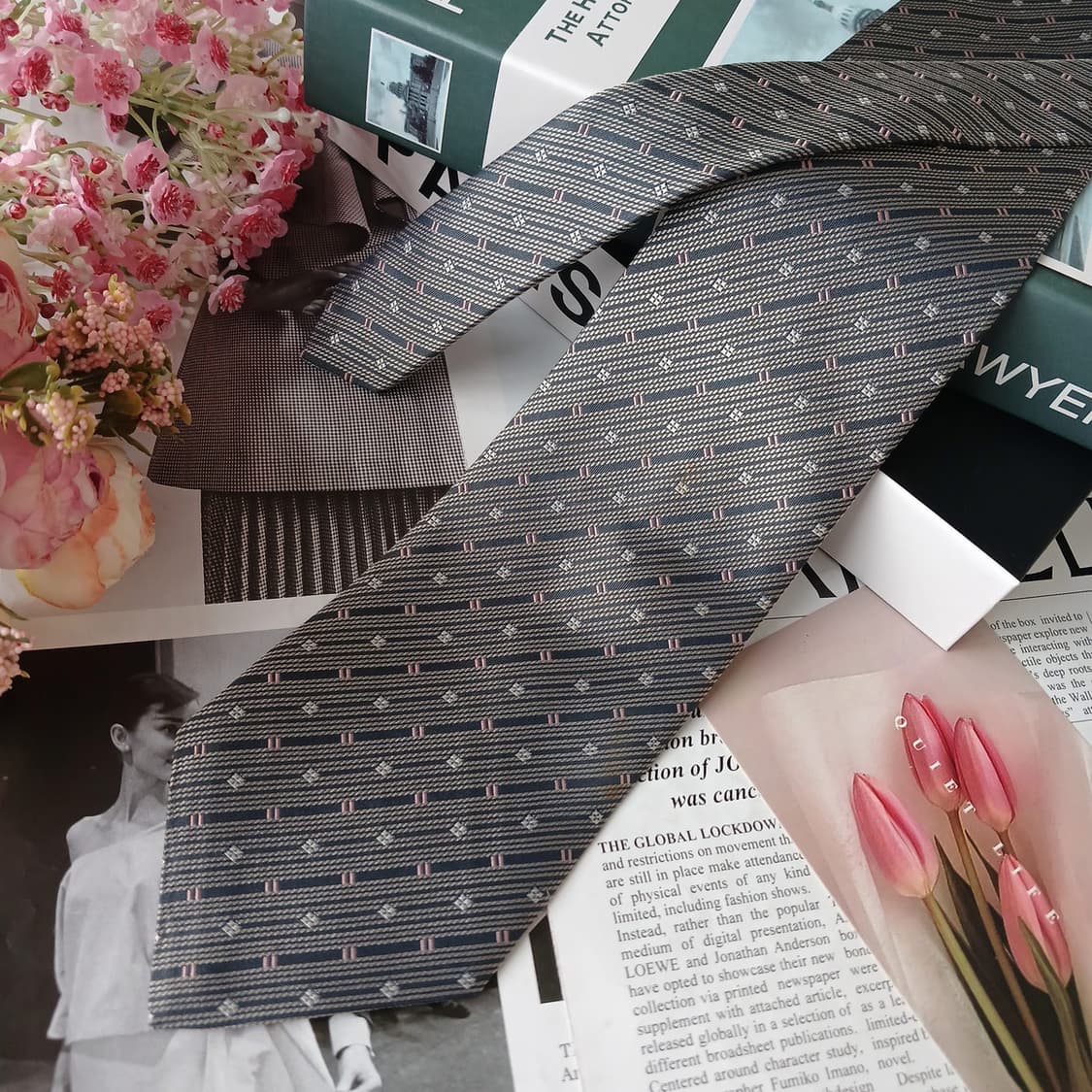 아쿠아스큐텀 실크 실버 패턴 넥타이 9.7cm B등급 e784
 상품이미지2