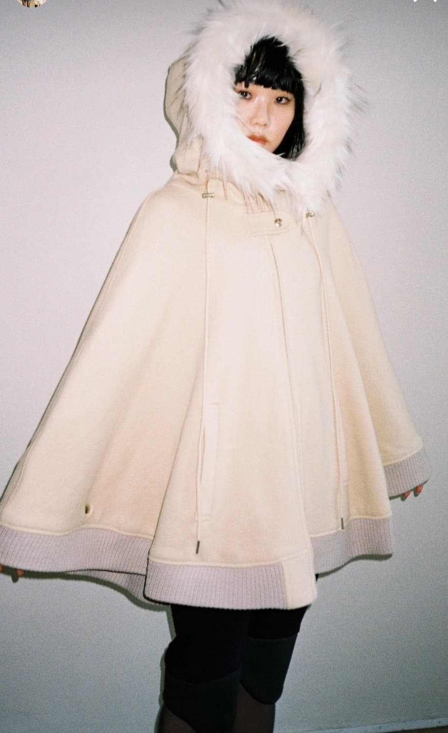 샵페어리 shopfaerie earhood fur cape 케이프 차콜 상품이미지6