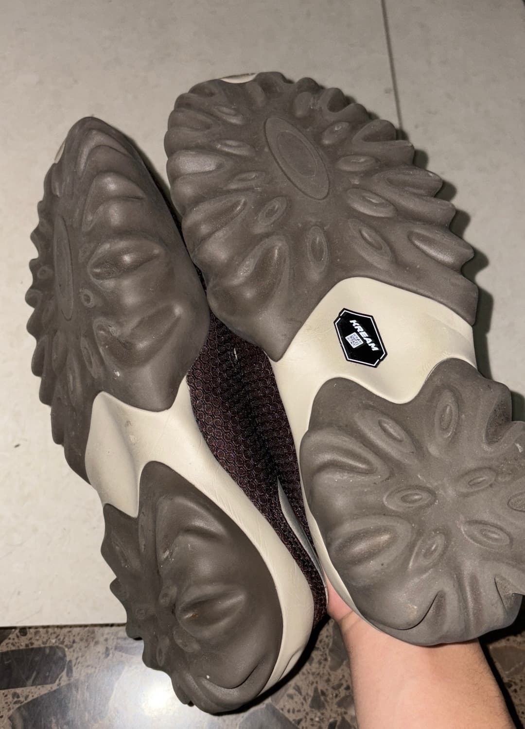 오클리 팩토리 팀 x 브래인 데드 오스트리치 찹 쏘우 뮬 마룬 애스프레소 상품이미지5