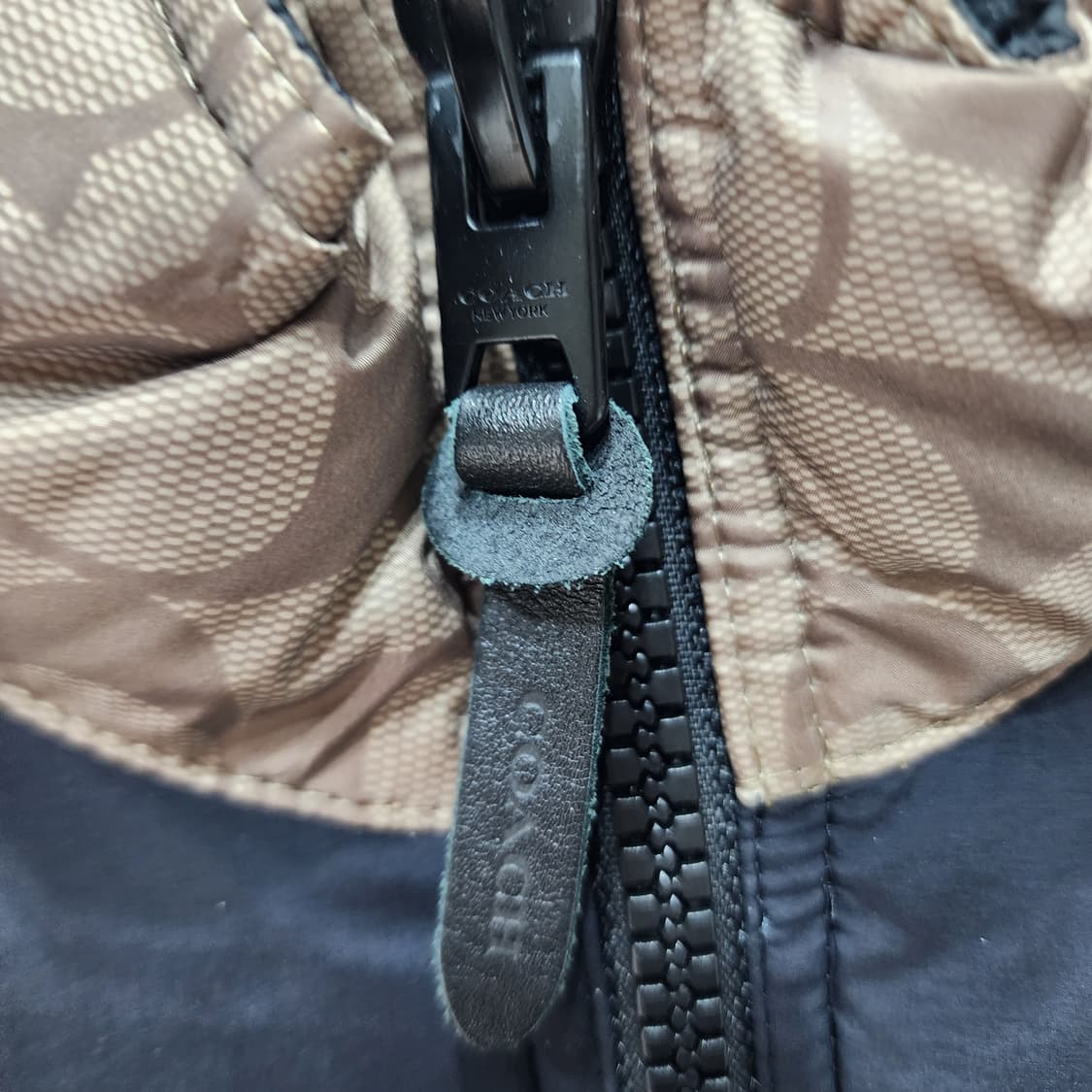 코치 시그니처 남성 패딩 조끼 라지 상품이미지4