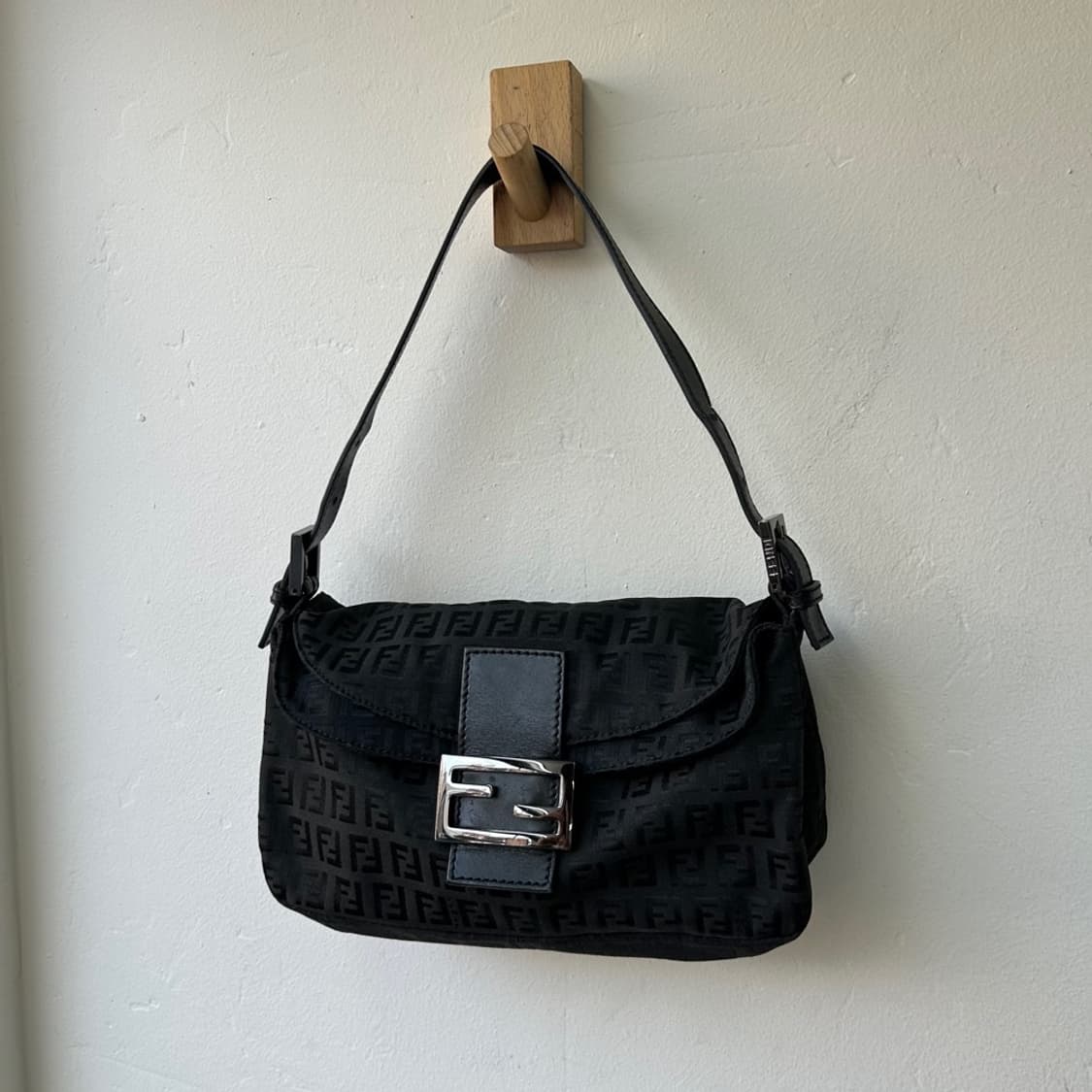 16268 - 펜디 블랙 주카 더블 플랫 바게트 백 상품이미지1