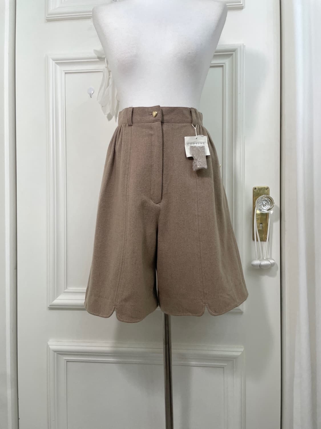 beige wool heart button pocket half pant 상품이미지5