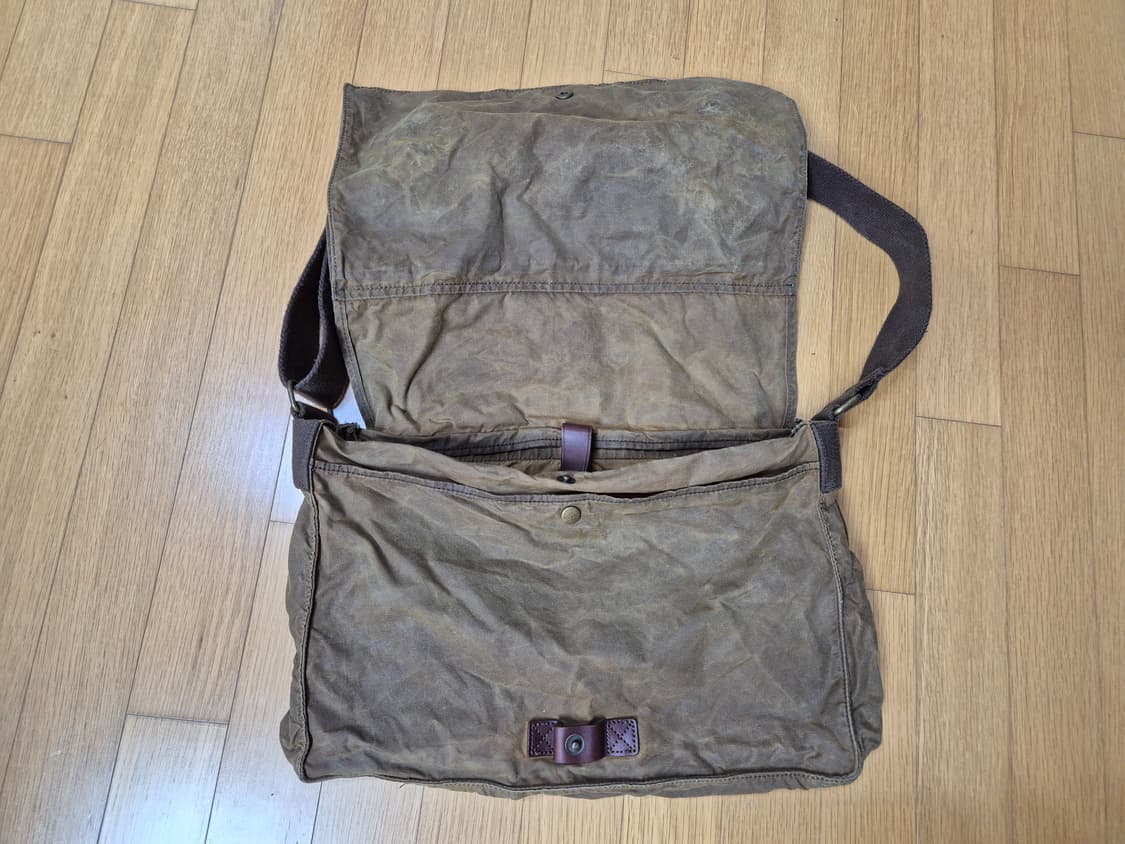 영국 british millerain x j crew 왁스 크로스백 상품이미지3