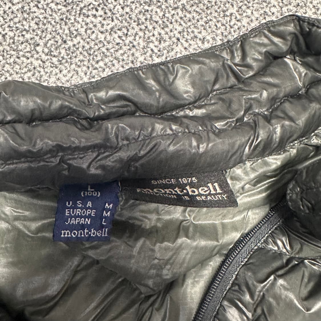 몽벨 그레이 유광 경량패딩 상품이미지4