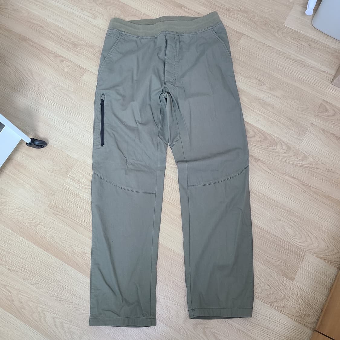 나이키 테크 팬츠 카키 상품이미지1