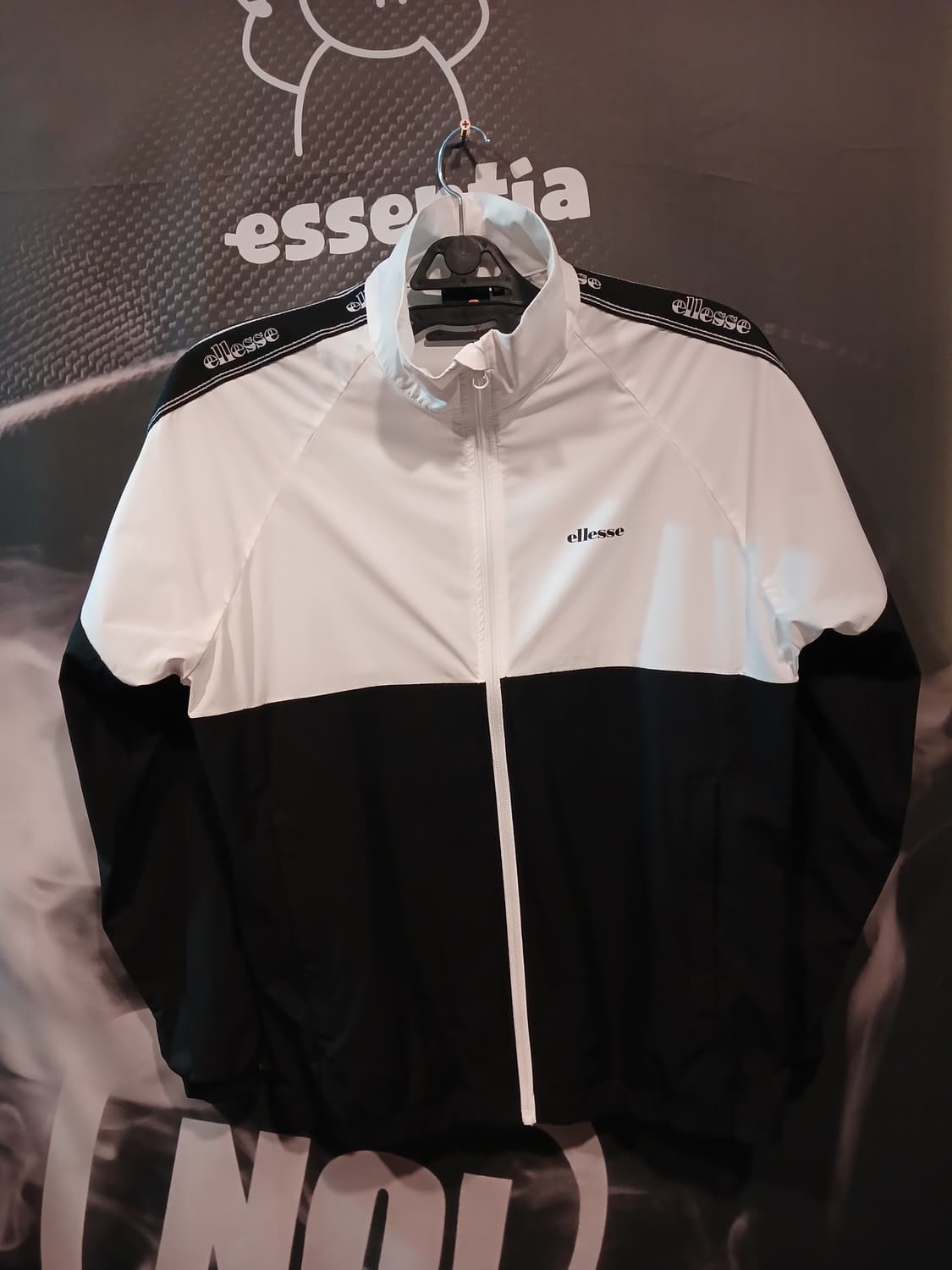 엘레쎄 패커블 바람막이 상품이미지1