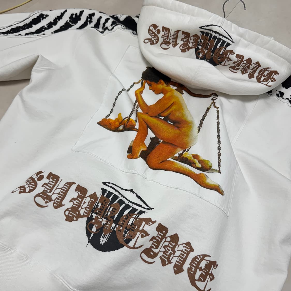 슈프림 윙스 집업 후드 스웨트셔츠 화이트 25FW 상품이미지3