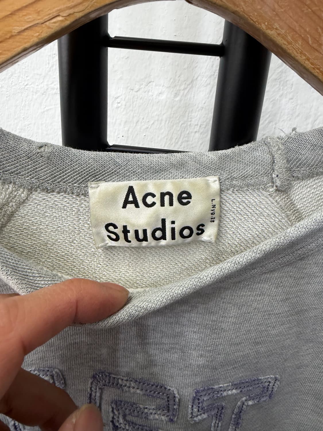 정품) 아크네스튜디오 여성 컬리지 패치 그레이 맨투맨 XS 상품이미지6