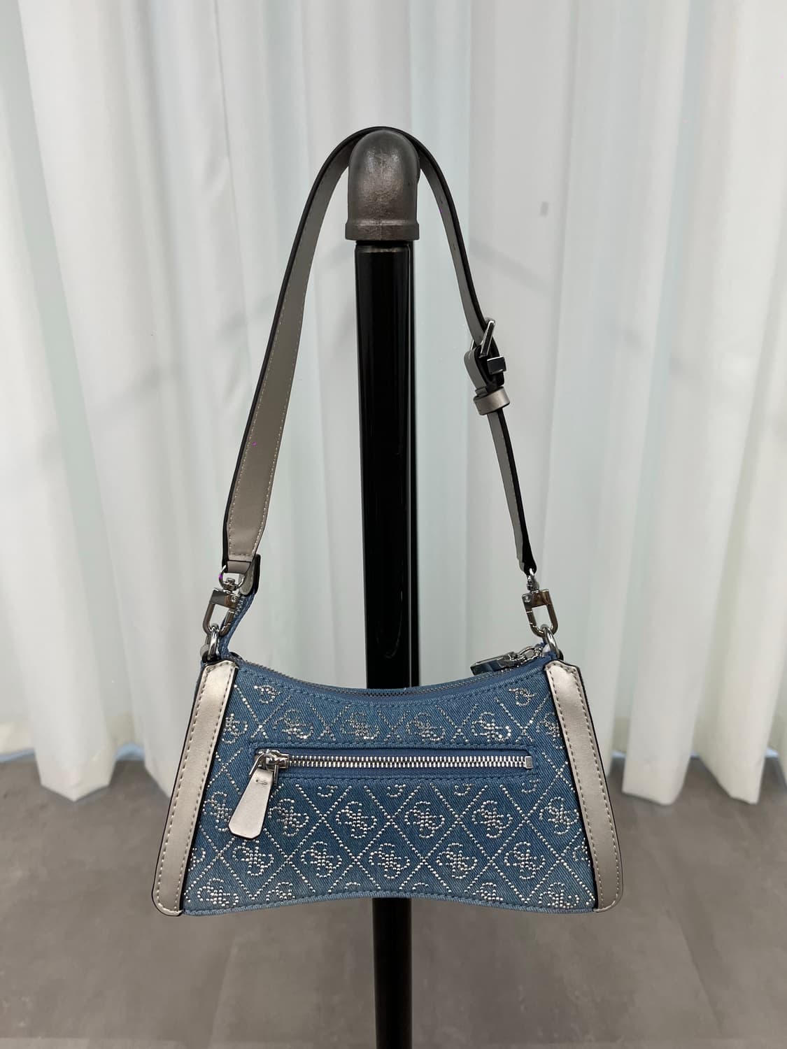 Guess Cubic Shoulder Bag 상품이미지2