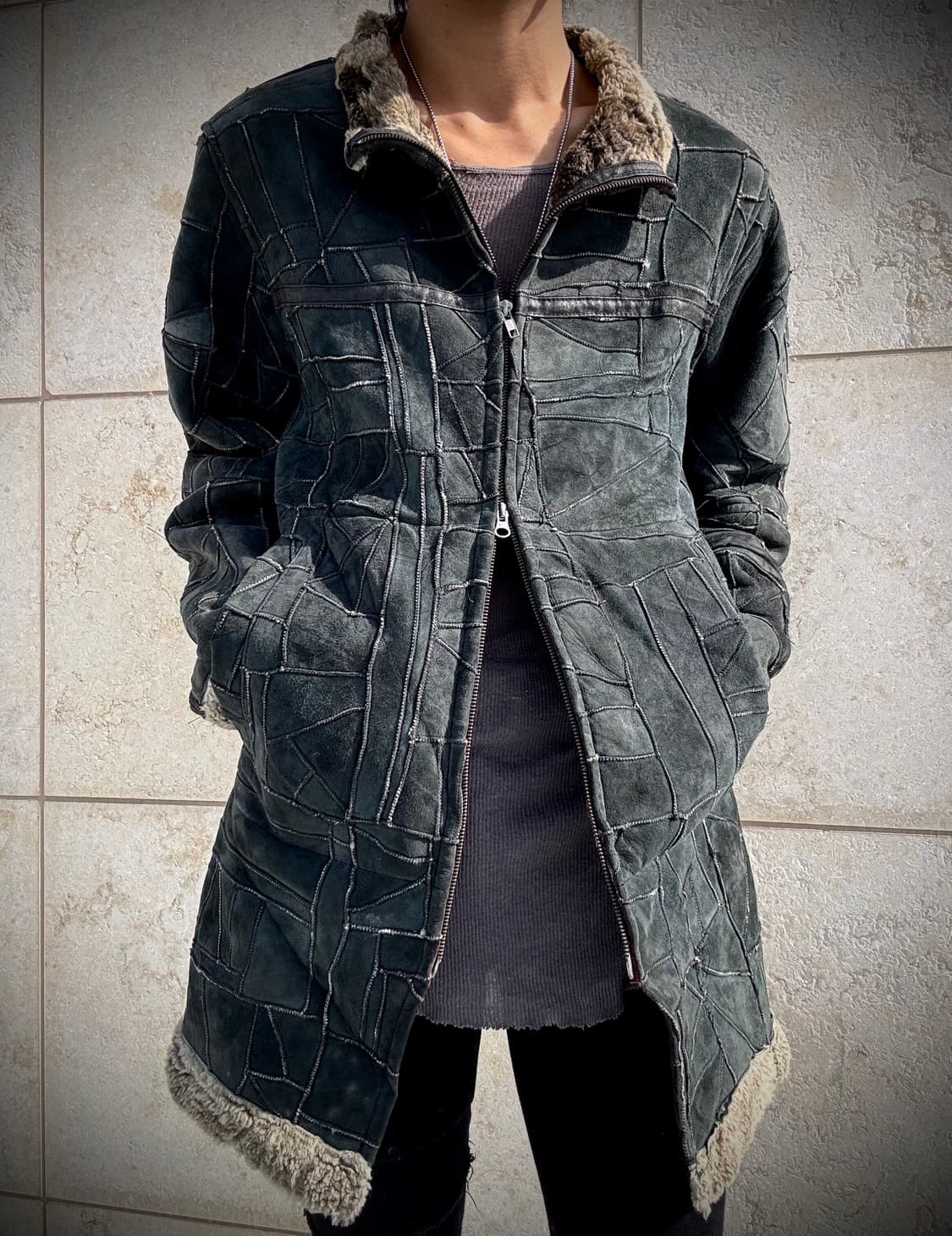 “Vintage” V-Kei Rough Leather Fur Detail 상품이미지1