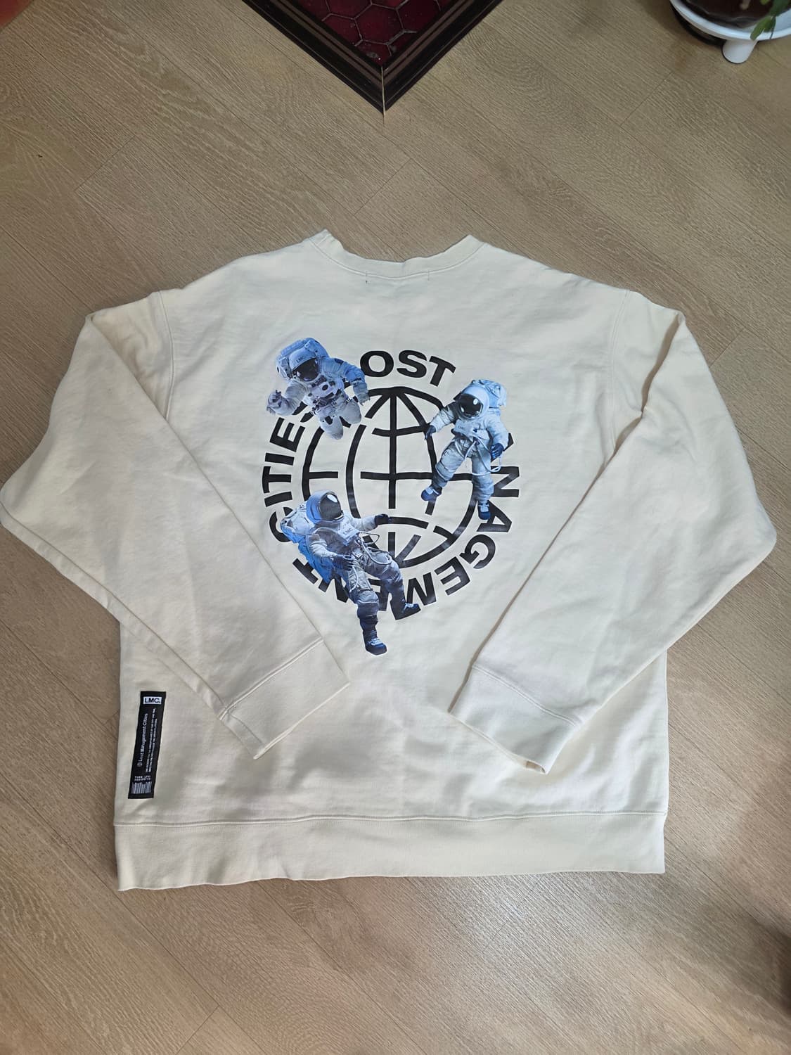 LMC 우주인 맨투맨 상품이미지1