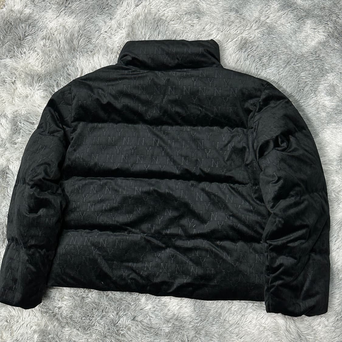 MLB 양키스 모노그램 벨벳 숏패딩 xs 상품이미지3