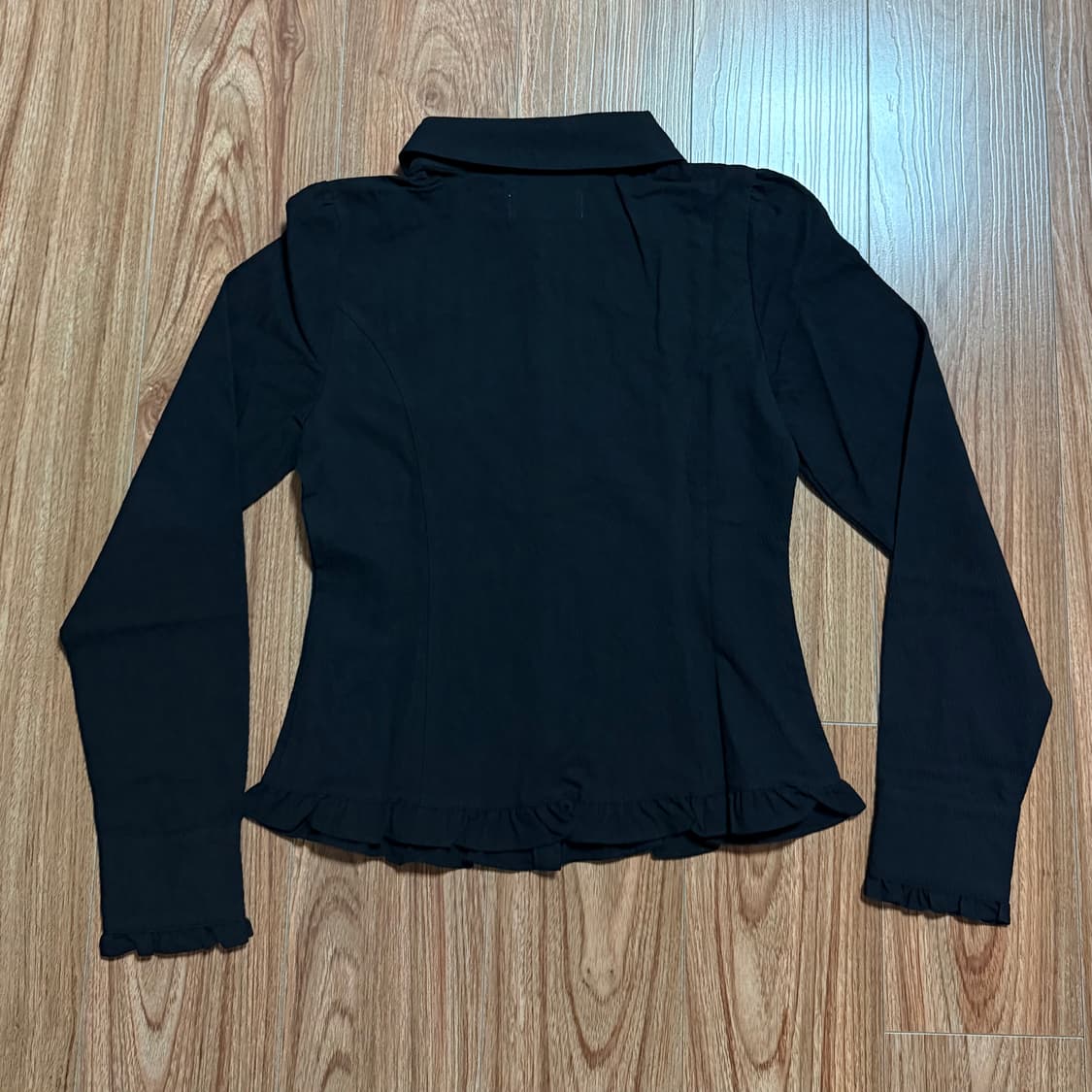 [새상품] 쓰리타임즈 빈티지 프릴 셔츠 블랙 상품이미지4