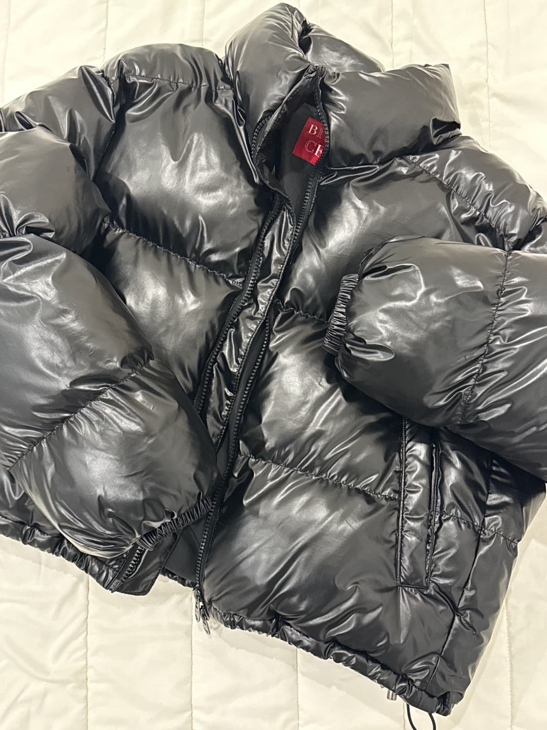 쿨거래네고가능)) 비터셀즈 글로시 크롭 푸퍼 자켓 패딩 블랙 상품이미지3