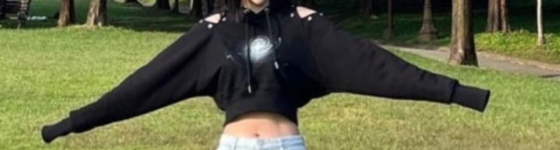 로즈애플스튜디오 아일렛 슬림 크롭 후디 블랙 / 크롭후드티 상품이미지3