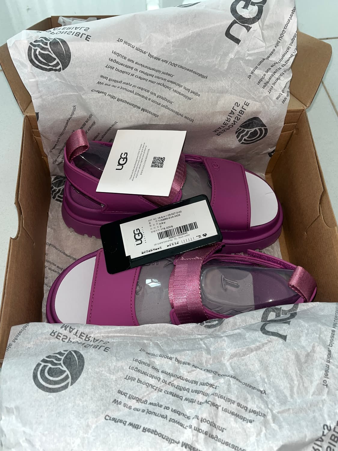 240mm 어그 골든글로우 초경량 샌들 핑크 상품이미지2