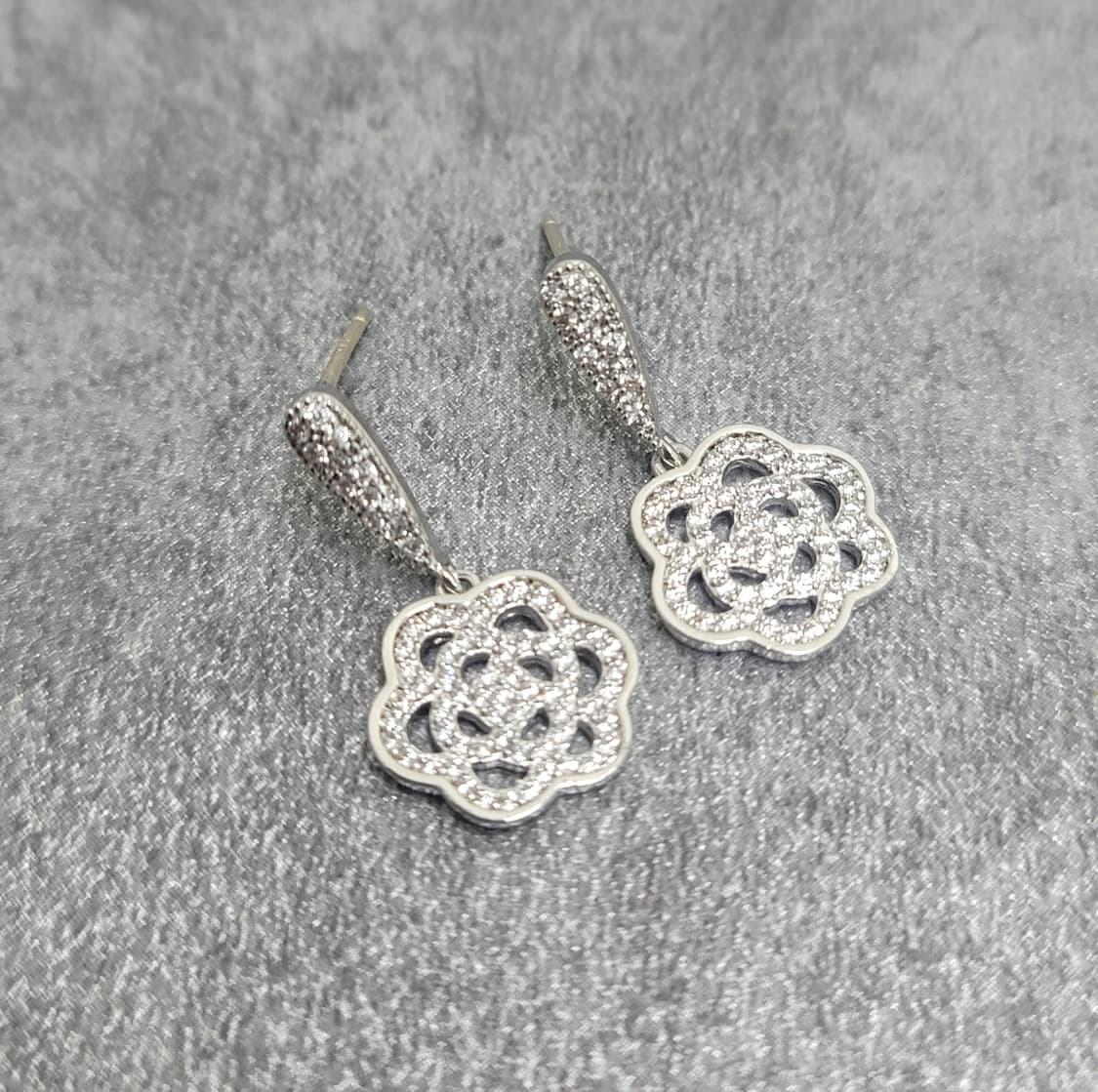 pave earrings 상품이미지1