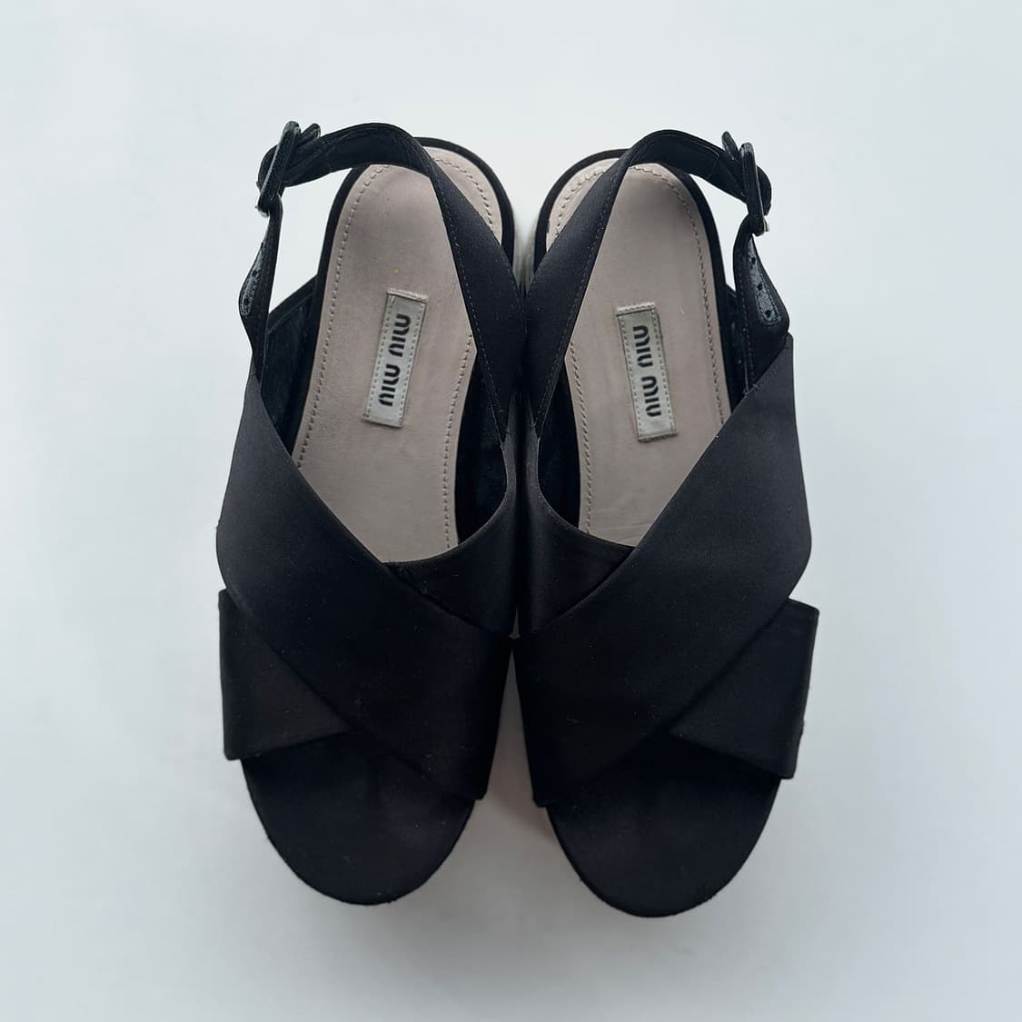 미우미우 miu miu 크로스 스트랩 샌들 상품이미지2