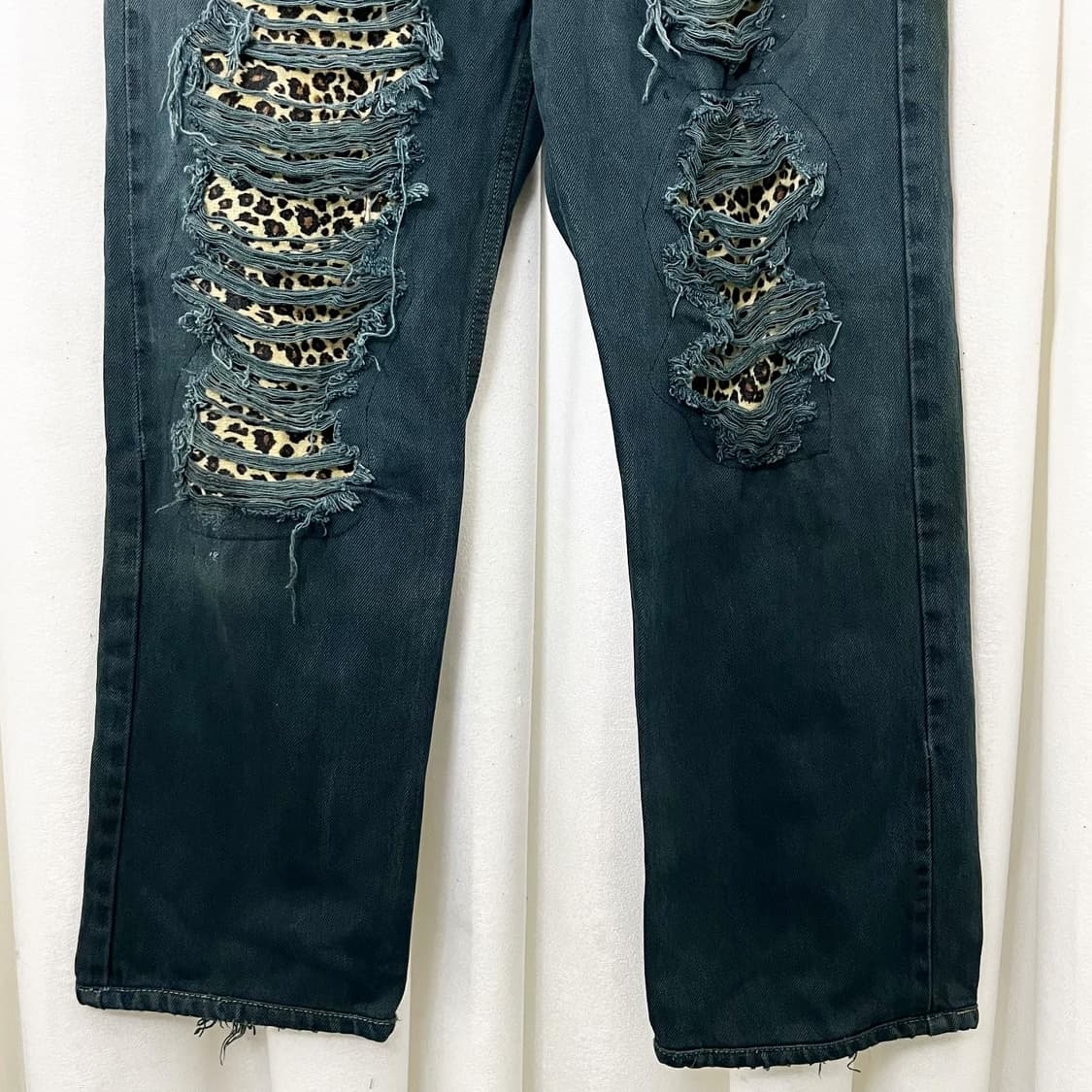 리바이스 505 블랙 호피 포인트 데님 팬츠 상품이미지3