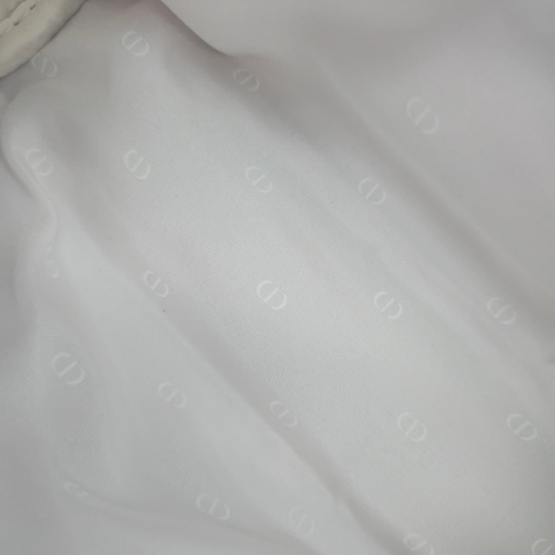 디올 뷰티 홀리데이 골드베이지 펄 파우치 [JFC12529-754-3] 상품이미지6