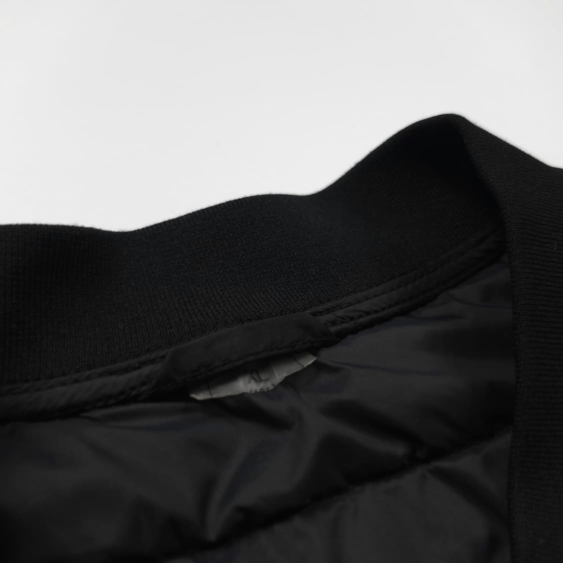 몽벨 경량 다운 베스트 블랙 (105) 상품이미지4