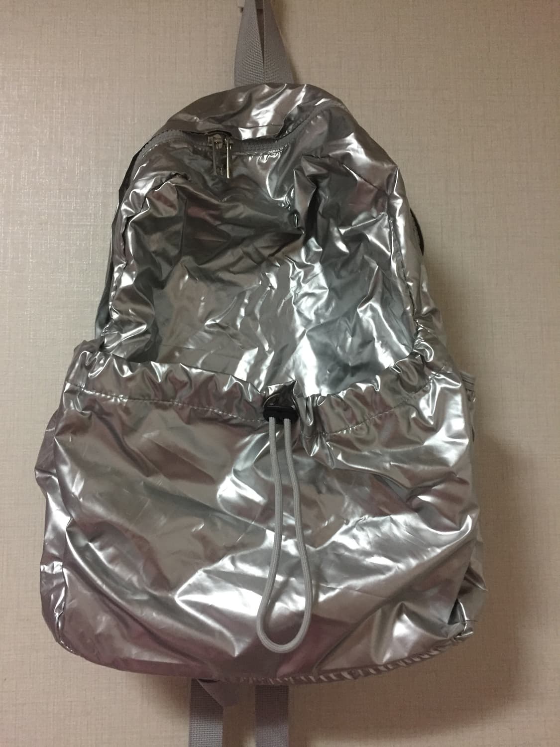 미그웨치 글로시 실버 백팩 상품이미지2