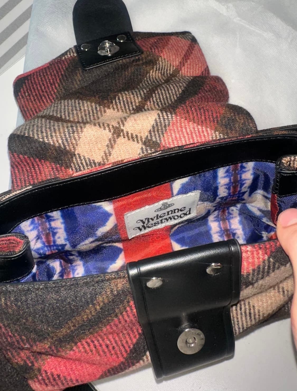 비비안웨스트우드 헤이즐 트레저 라이트 체크 숄더 백 상품이미지3