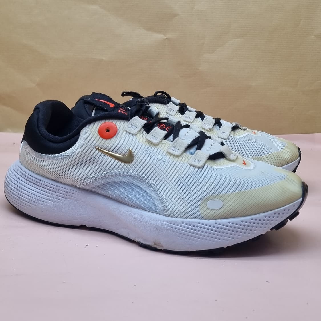 나이키 리액트 이스케이프런 여성운동화230 상품이미지1