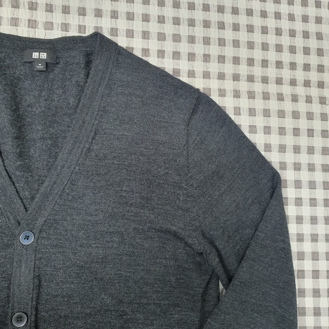 유니클로 울100 브이넥 얇은 가디건 남자95 상품이미지3