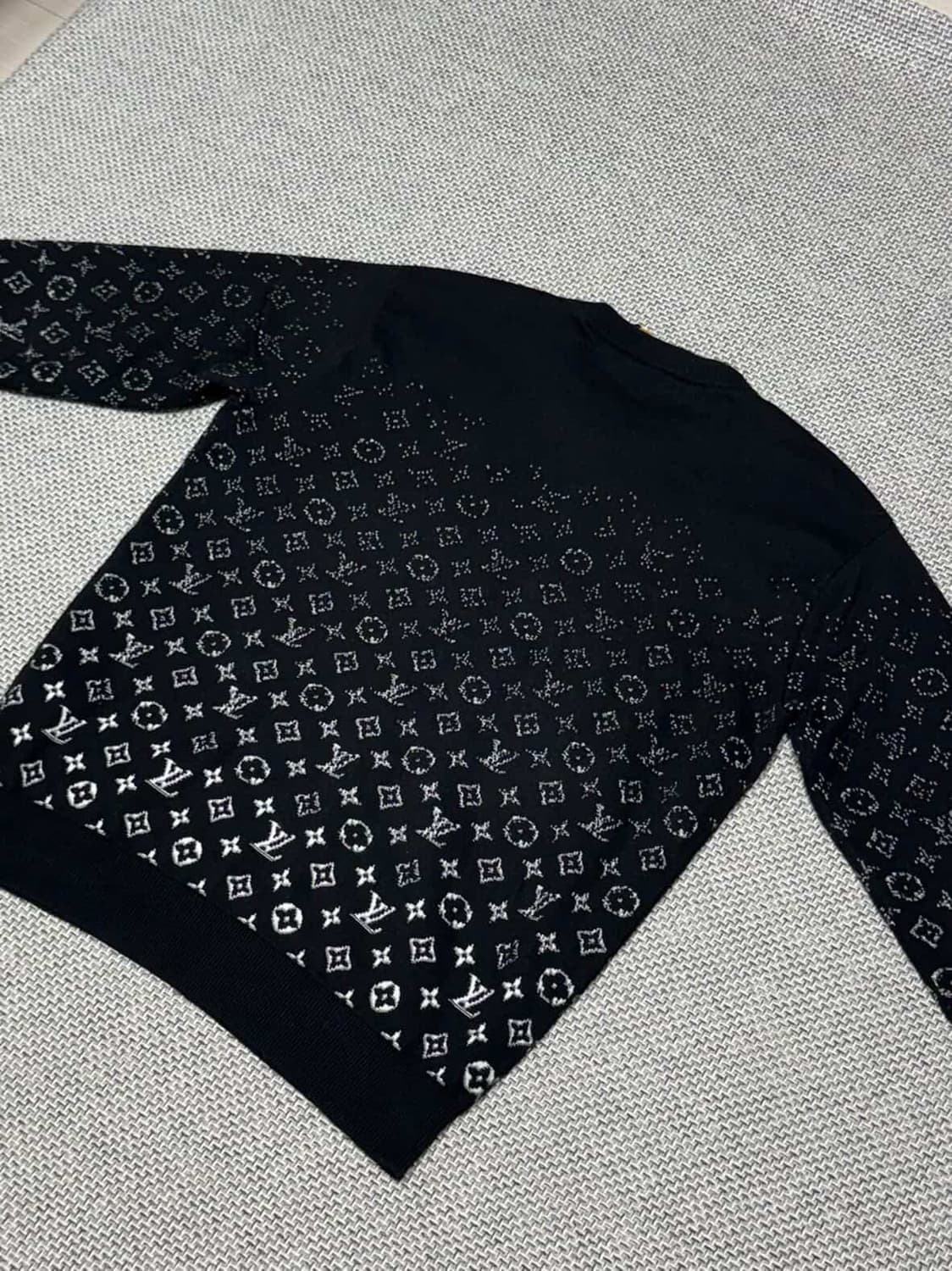 [정품/S] 루이비통 그라디언트 모노그램 니트 상품이미지2