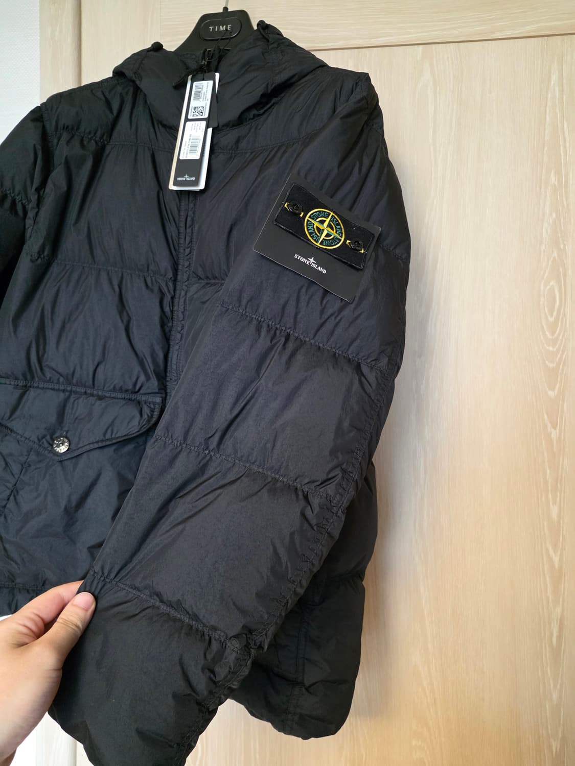 [구매 1달] 24FW 스톤아일랜드 크링클랩스 후드 패딩 M사이즈 상품이미지6