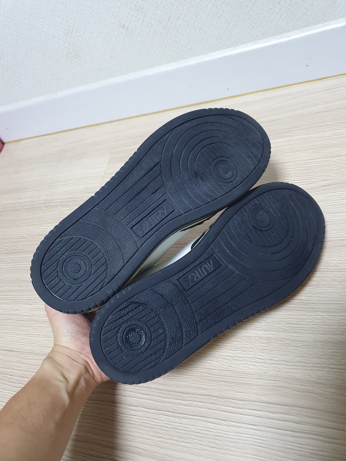 오트리 메달리스트 블랙/화이트 스니커즈 260~65 상품이미지7