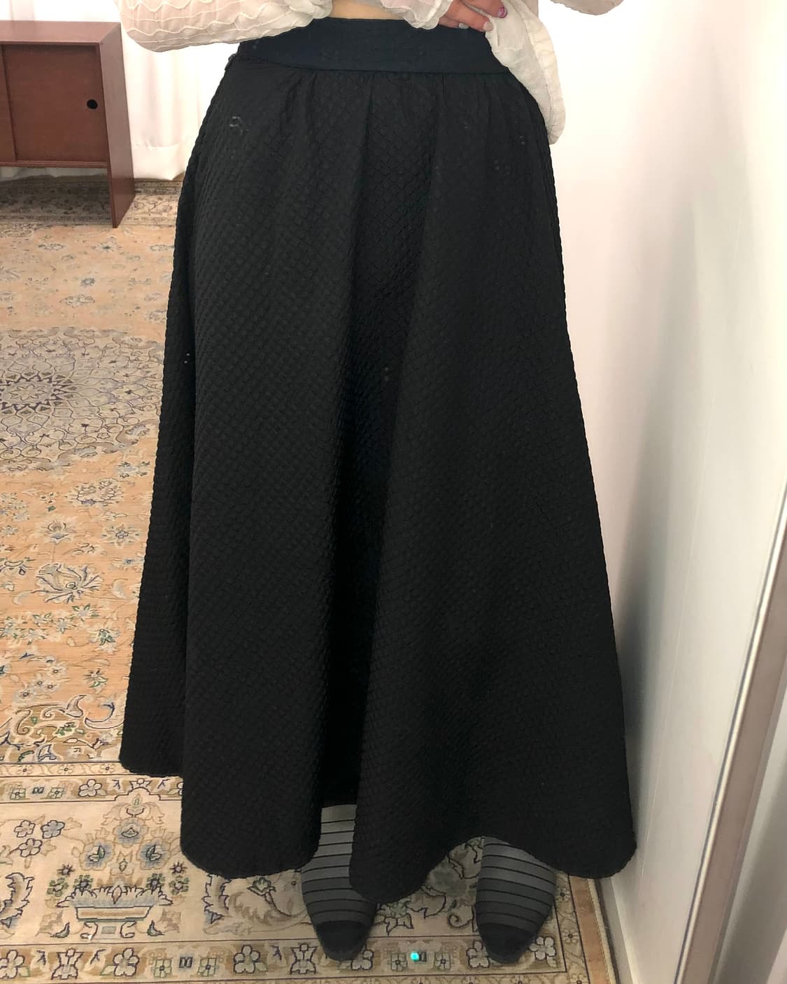 블랙 퀼팅 텍스처 플레어 스커트 상품이미지1